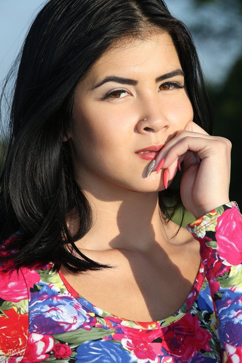 16P Lady Dee pisses for you outside