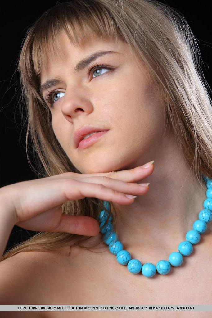 18P Pictures of teen beauty Lalovv A showing her naked body