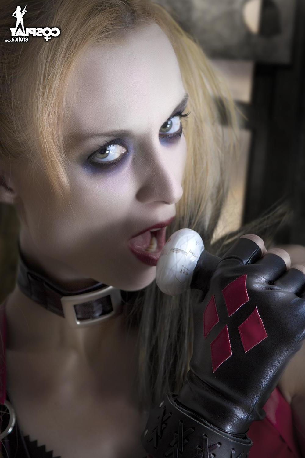 12P Cosplay model Lana dresses up as Harley Quinn