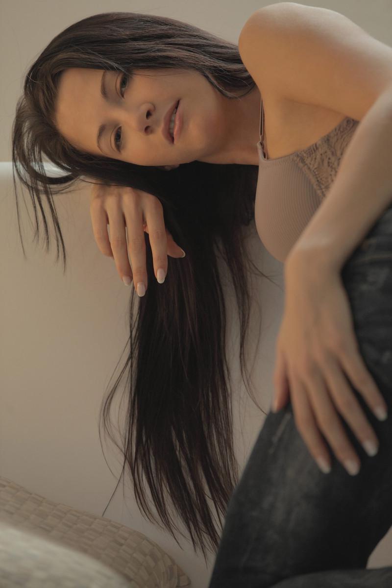16P First time nude on camera and first time making herself cum for an audience. Don't miss this stunning beauty.