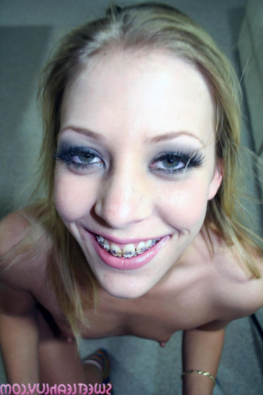 18P Pictures of teen Leah Luv hanging out with her girlfriends