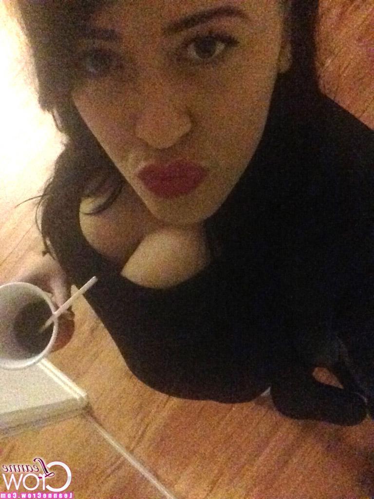 15P Busty babe Leanne Crow shares some of hot hot selfies