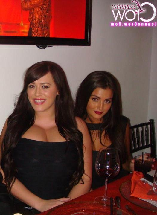 15P Leanne Crow shares selfies of her enormous titties