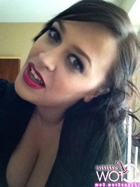 15P Leanne Crow shares selfies of her enormous titties
