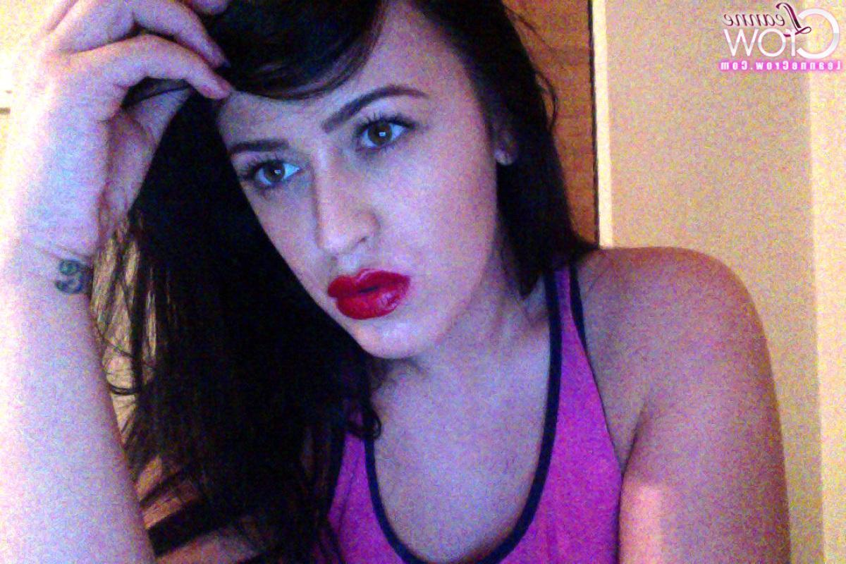 15P Busty brunette babe Leanne Crow shares some selfies and candids