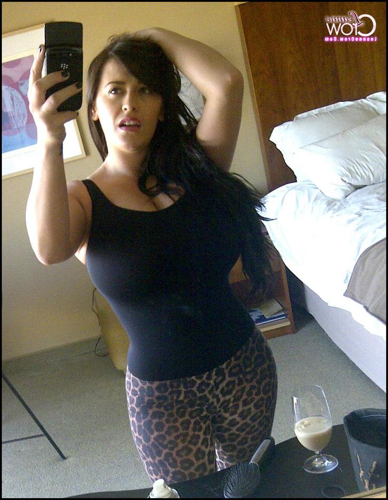 10P Leanne Crow shares some her hot selfies