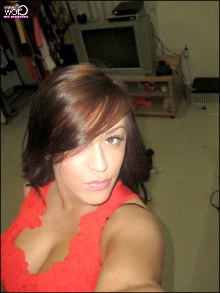 10P Leanne Crow shares some her hot selfies