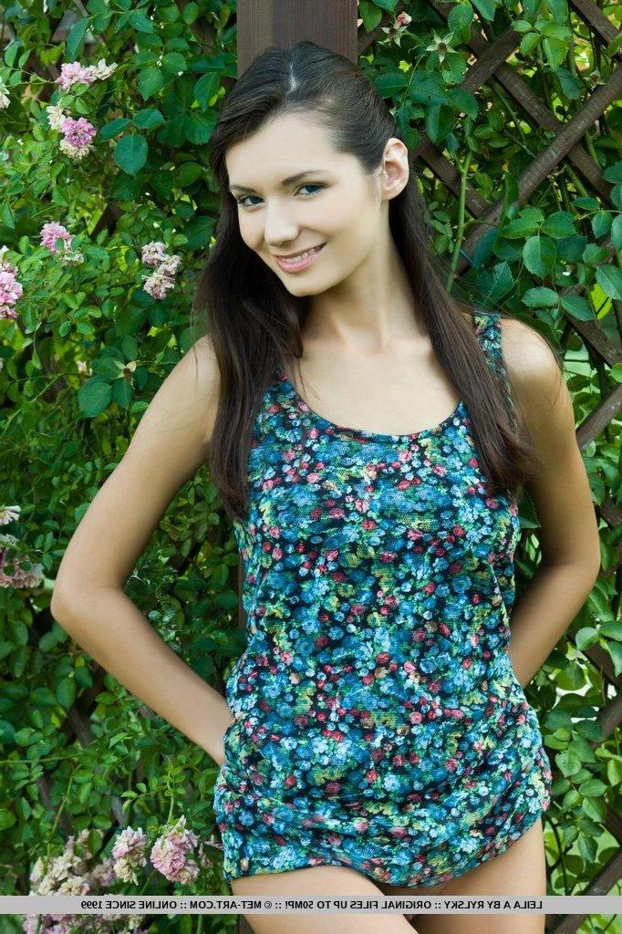 18P Pictures of teen beauty Leila A getting naked in the garden