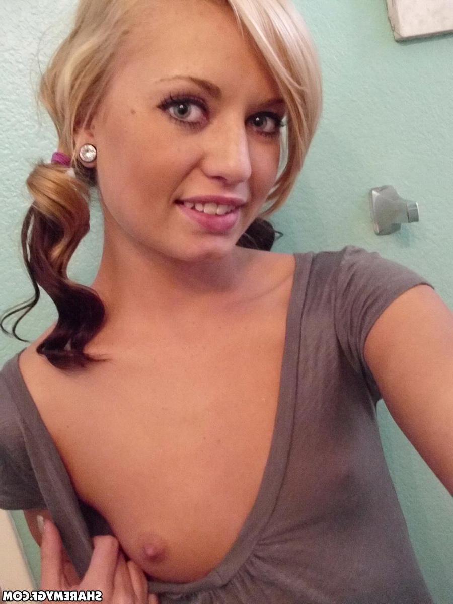 20P Blonde hottie Lexi takes pics of her body just for you