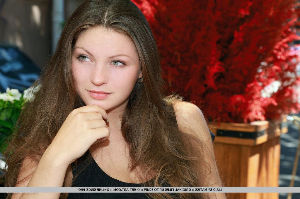 18P Pictures of teen beauty Lia D showing off her tight body