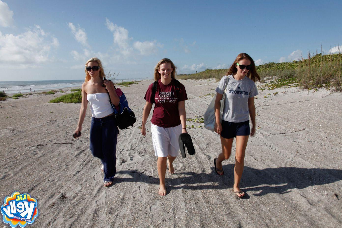 12P Pictures of teen Lil Kelly getting naked on a beach with her friends