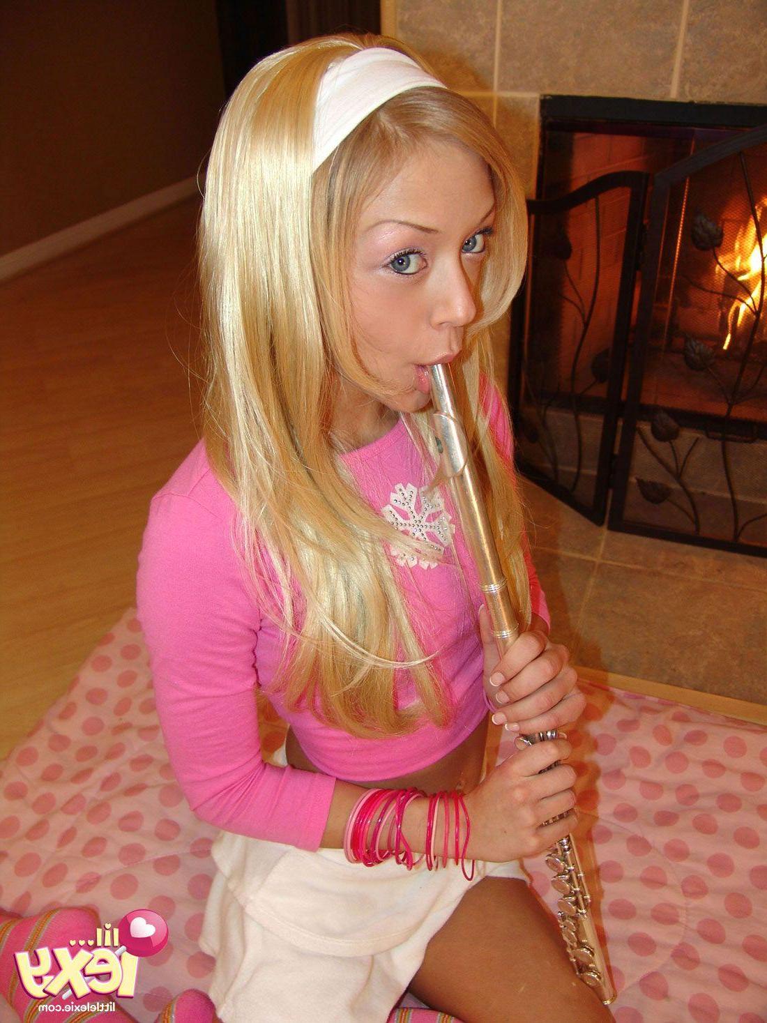 12P Pictures of teen amateur Little Lexie toying her tight pussy