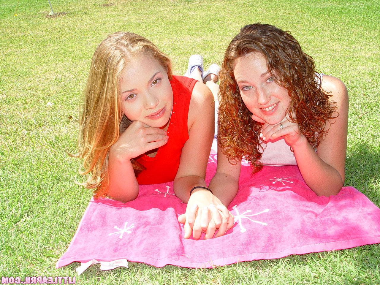 20P Pictures of two lesbian teens hanging out outside