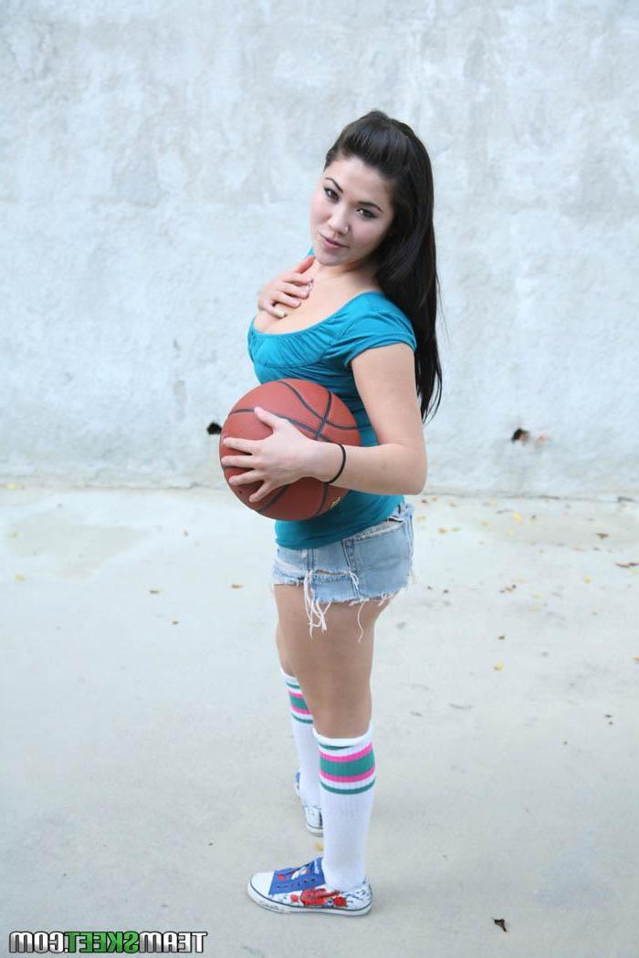 13P Hot ass busty Asian places her soft lips on a hard cock