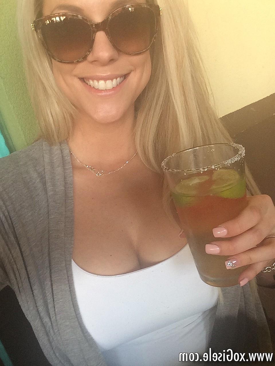 15P Check out some of Giseles personal sexy candids that she took just for you