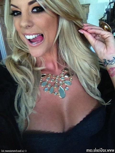 15P Check out some of Giseles personal sexy candids that she took just for you