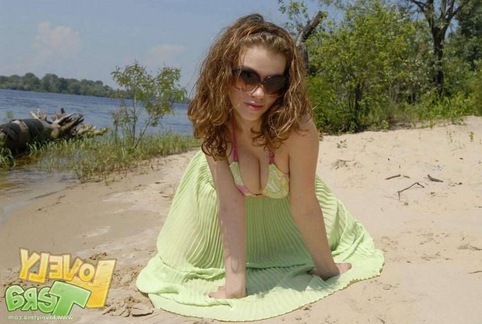 15P Tera gets topless on the beach