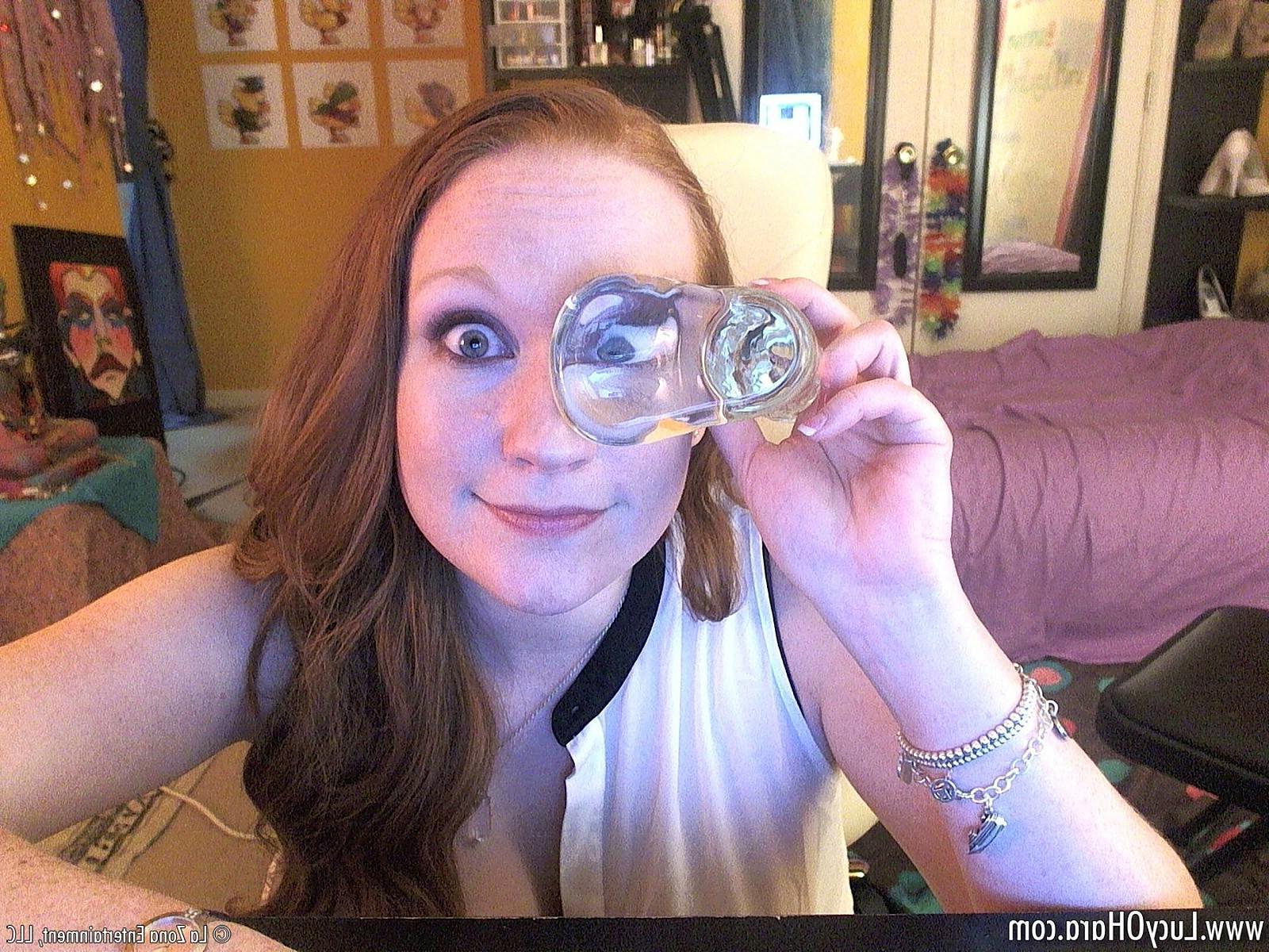 15P Lucy Ohara got a brand new glass dong and cums hard with it