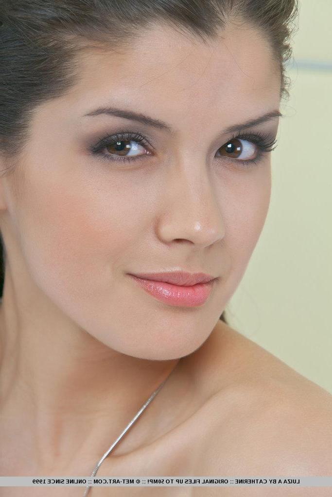 18P Pictures of teen beauty Luiza A showing her gorgeous naked body in bed