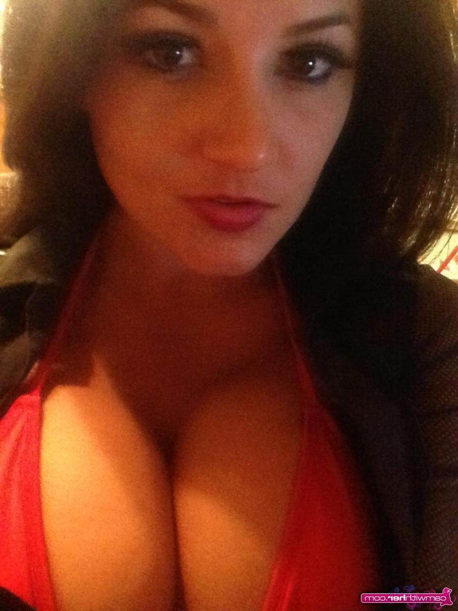 12P Luna Lynn takes some topless self shots with her iPhone