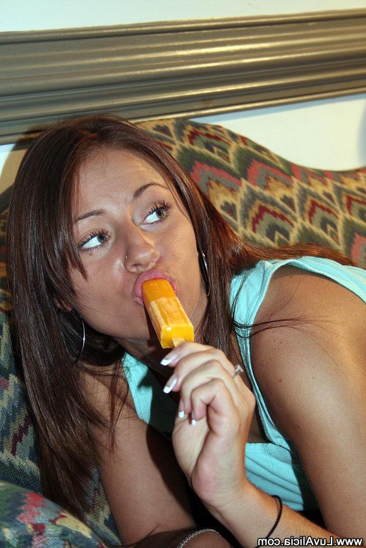 16P Pictures of teen Luv Alicia putting something hard in her mouth