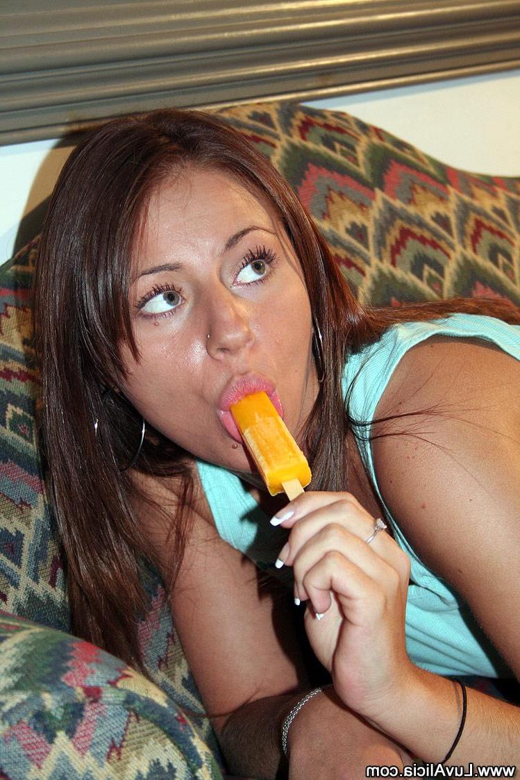 16P Pictures of teen Luv Alicia putting something hard in her mouth
