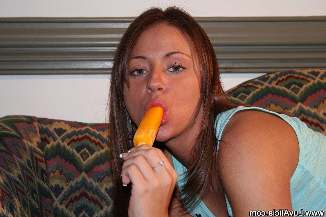 16P Pictures of teen Luv Alicia putting something hard in her mouth