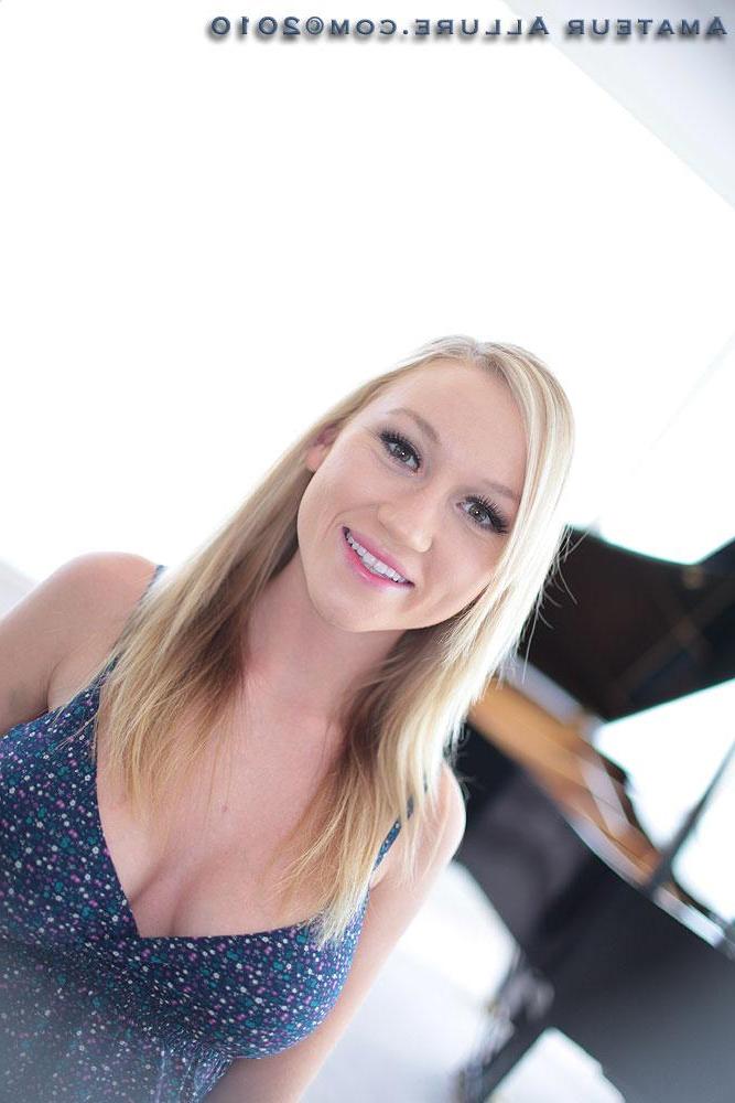 16P Busty blonde teen spreads pussy and sucks cock like a pro