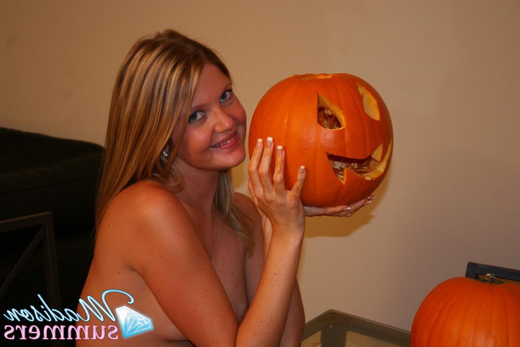 20P Pictures of Madison Summers getting ready for Halloween
