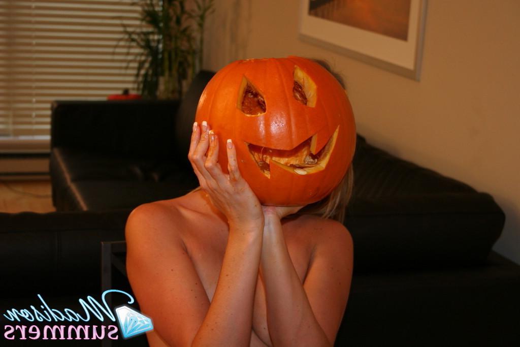 20P Pictures of Madison Summers getting ready for Halloween
