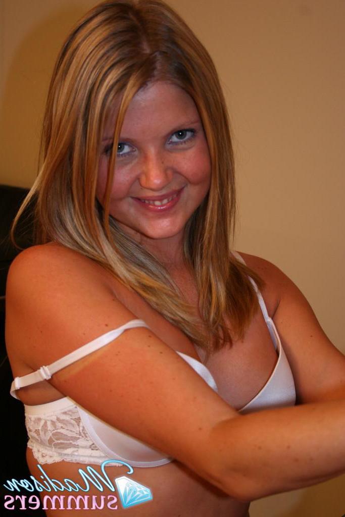 20P Pictures of Madison Summers getting ready for Halloween