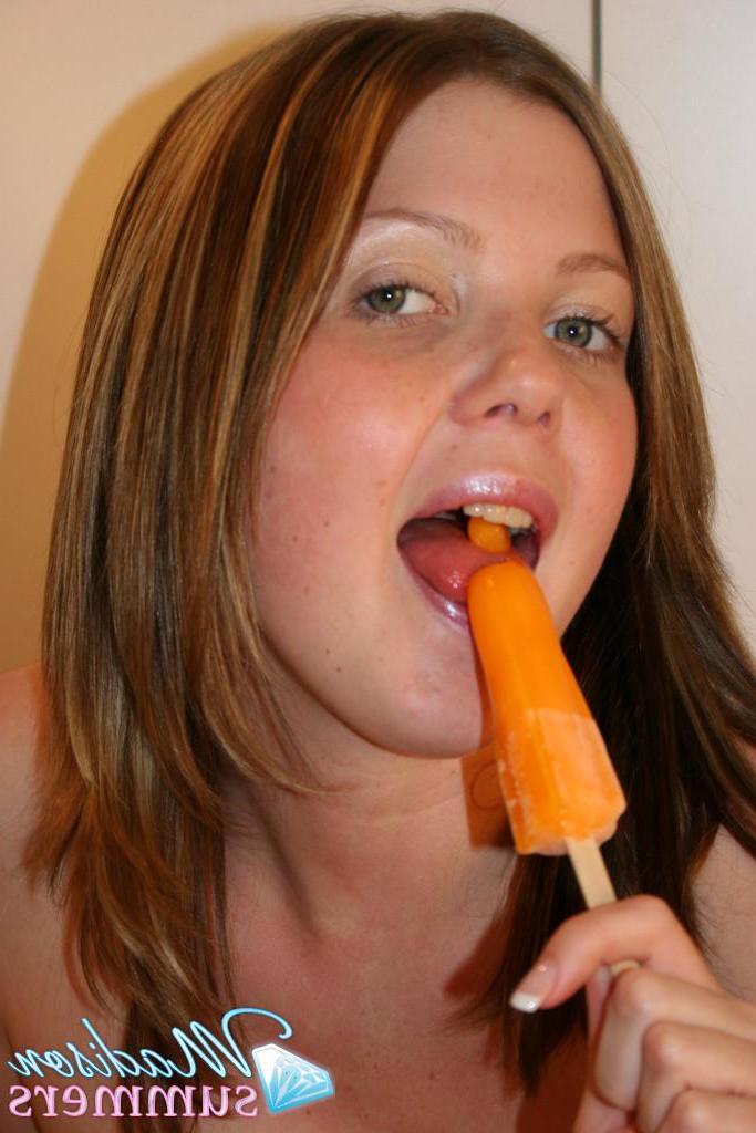 20P Pictures of teen girl Madison Summers putting something long and hard in her mou