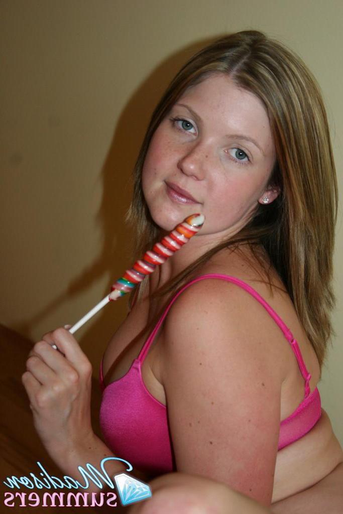 20P Pictures of teen nympho Madison Summers putting something long and hard in her m