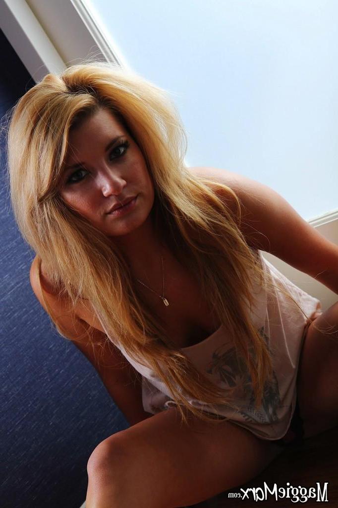 15P Pictures of Maggie Marx teasing in a see-through white top