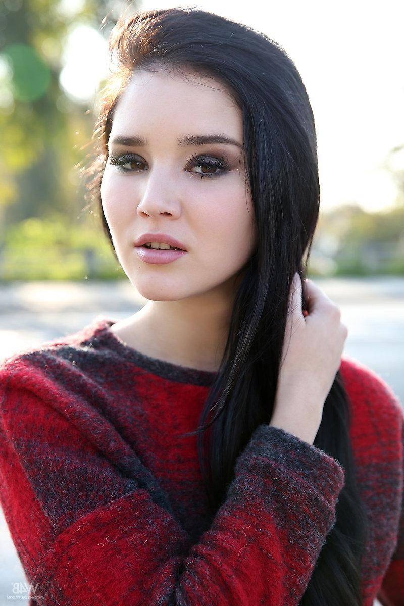 16P Brunette beauty Malena shows off her beautiful body in "No nude"