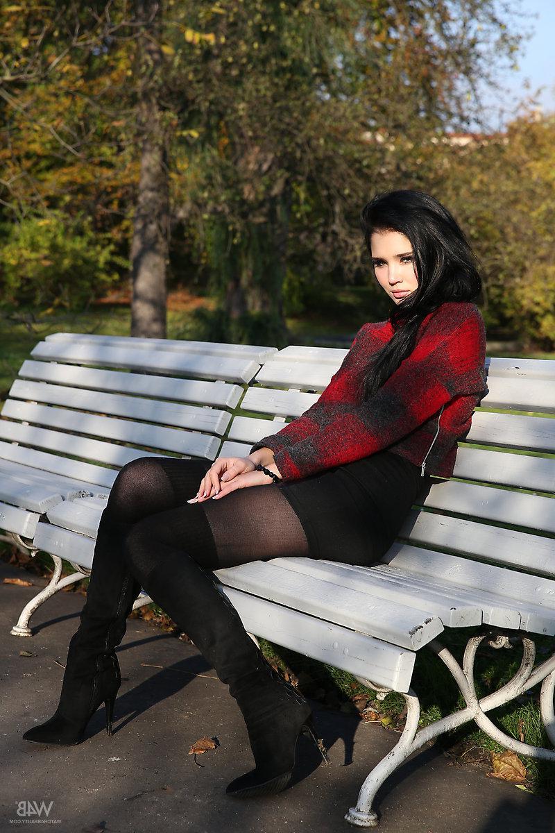 16P Brunette beauty Malena shows off her beautiful body in "No nude"