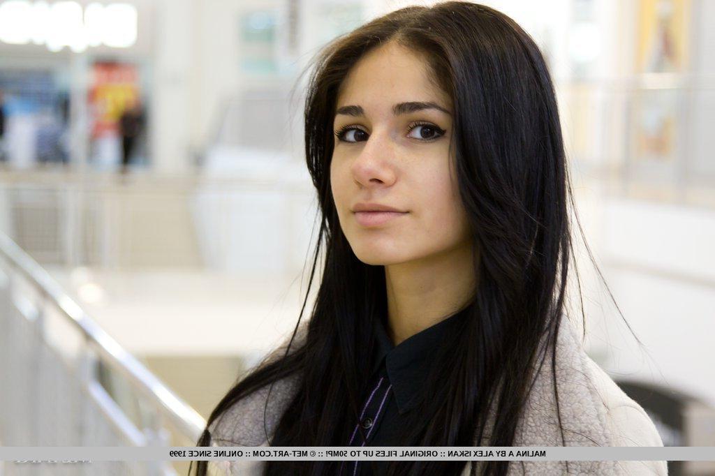 18P Pictures of teen beauty Malina A giving you her beautiful flower