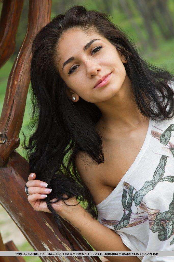 18P Pictures of teen beauty Malina A naked for you outside