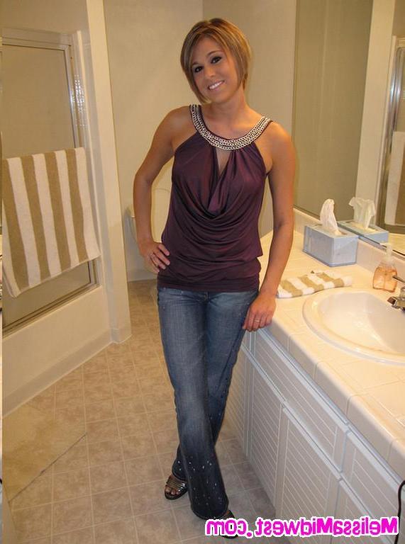 20P Pictures of teen babe Melissa Midwest sucking dick at a Lakers game