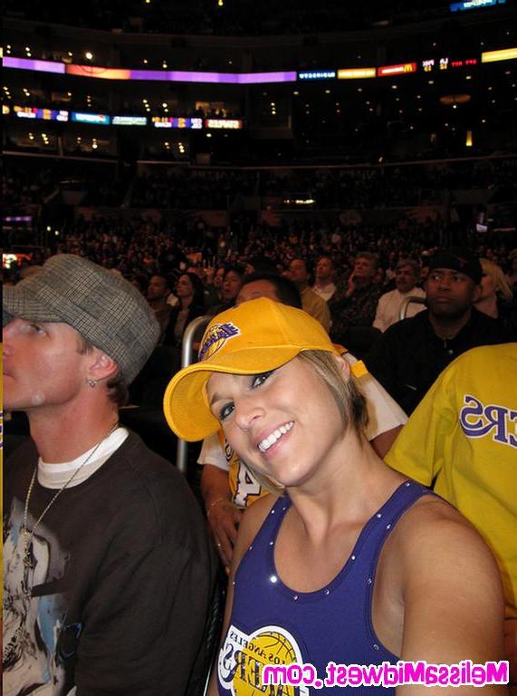 20P Pictures of teen babe Melissa Midwest sucking dick at a Lakers game