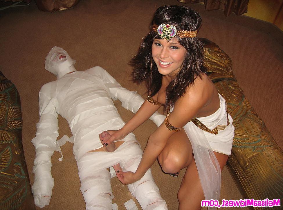20P Pictures of teen slut Melissa Midwest getting it on with a mummy