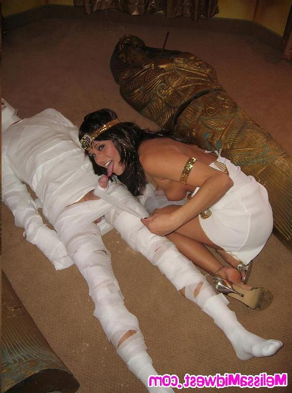 20P Pictures of teen slut Melissa Midwest getting it on with a mummy