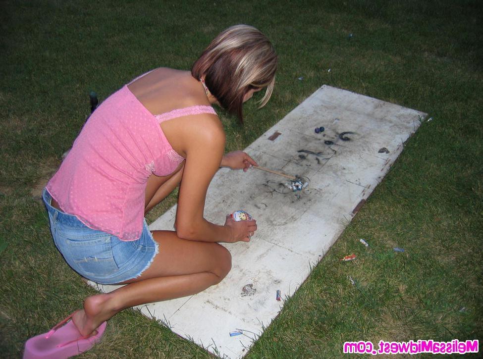 20P Pictures of Melissa Midwest getting smashed at a party
