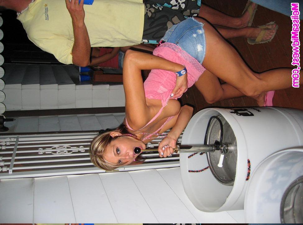 20P Pictures of Melissa Midwest getting smashed at a party