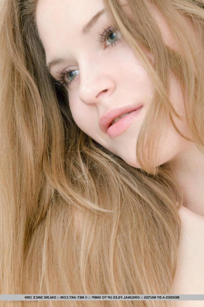 18P Pictures of teen beauty Mendes A showing her gorgeous body