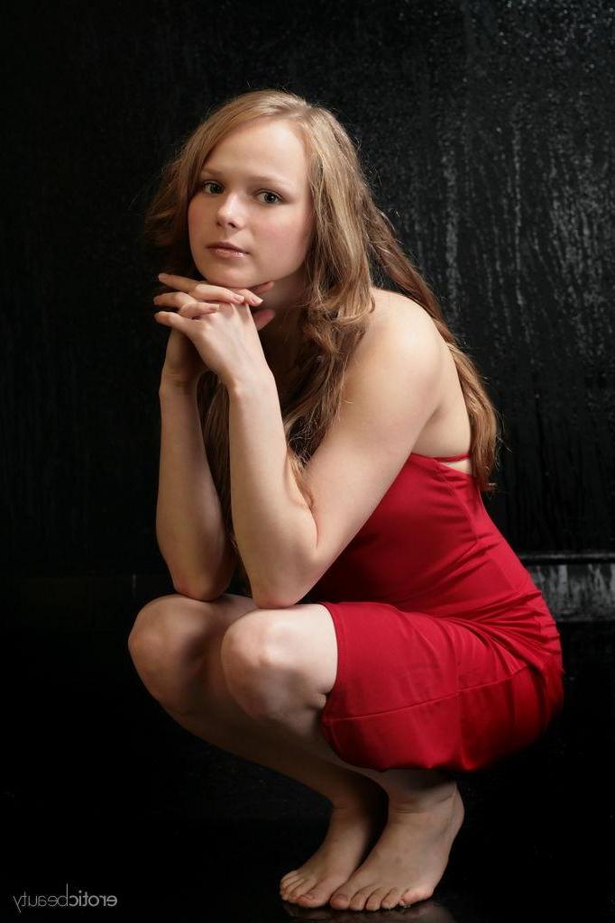 16P Erotic Beauty Mia strips out of her red dress for you