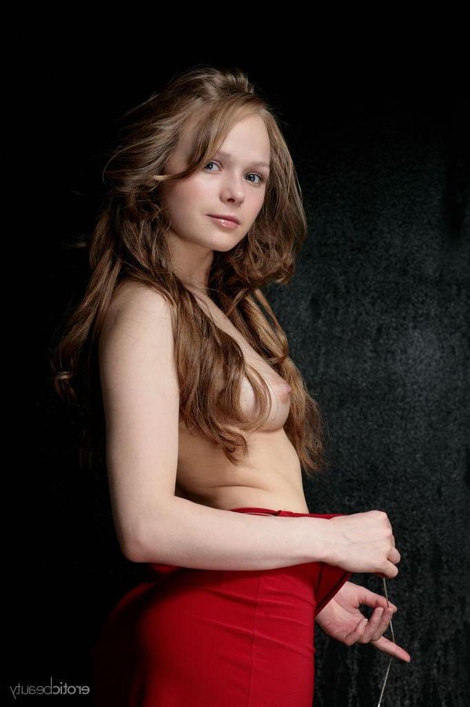 16P Erotic Beauty Mia strips out of her red dress for you