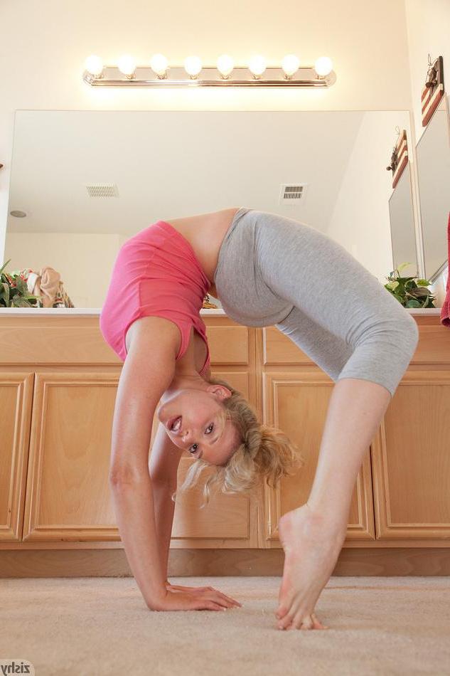 8P Blonde babe Madison Swan shows you how flexible she is