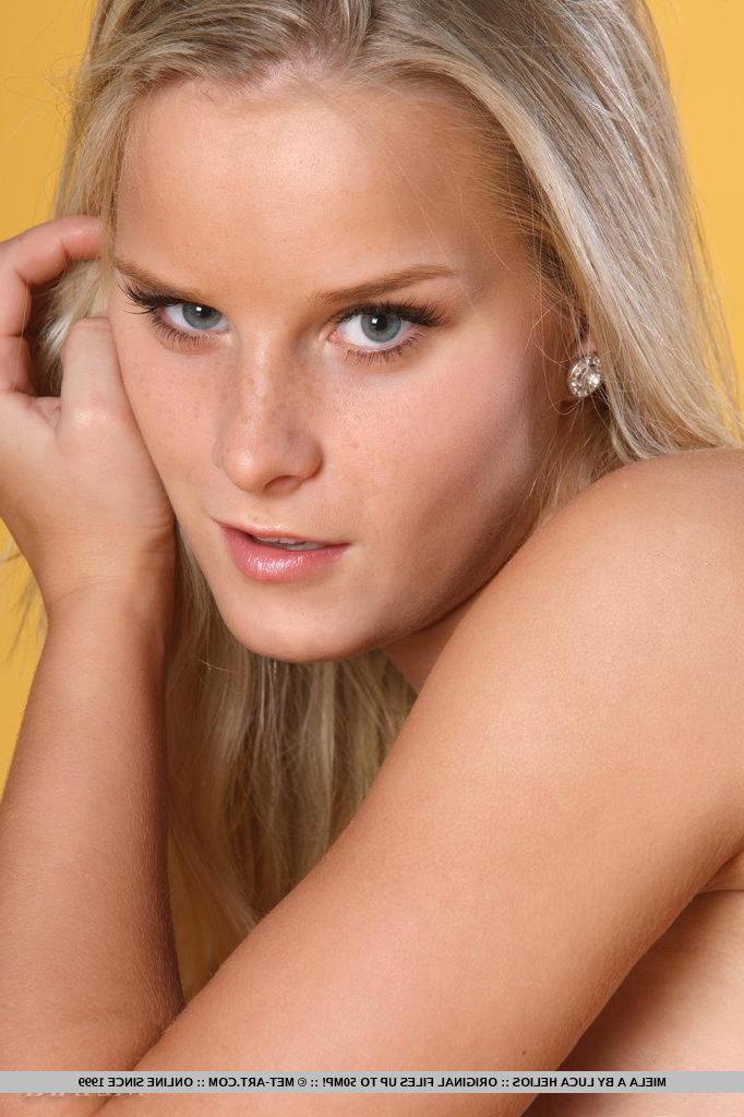 18P Pictures of teen beauty Miela A showing off her perfect naked body