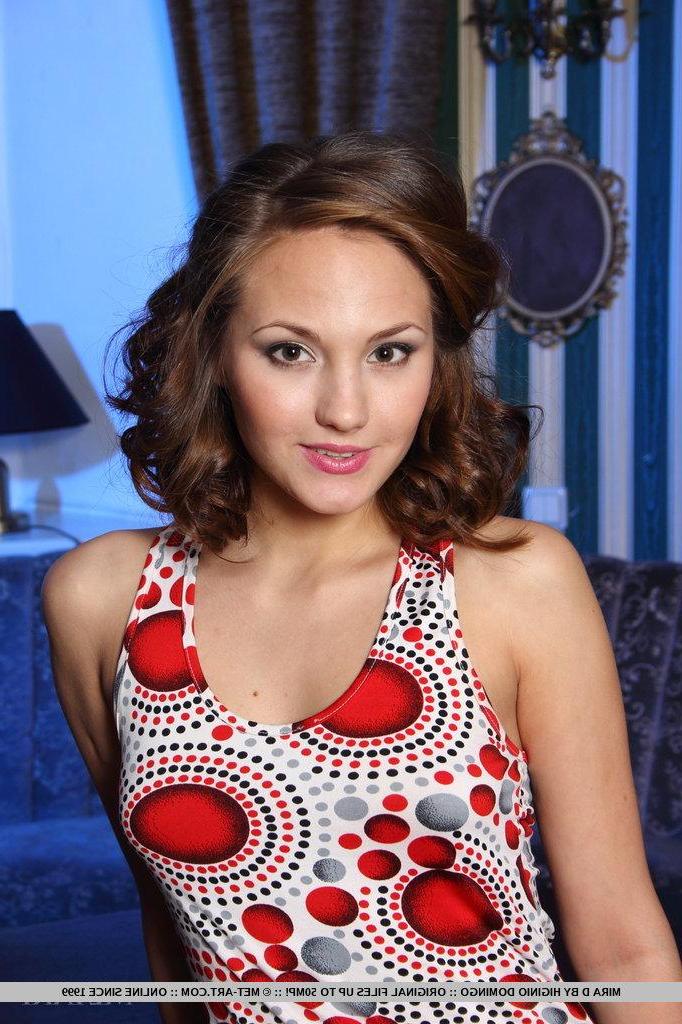 18P Pictures of teen beauty Mira D showing you her beautiful pussy
